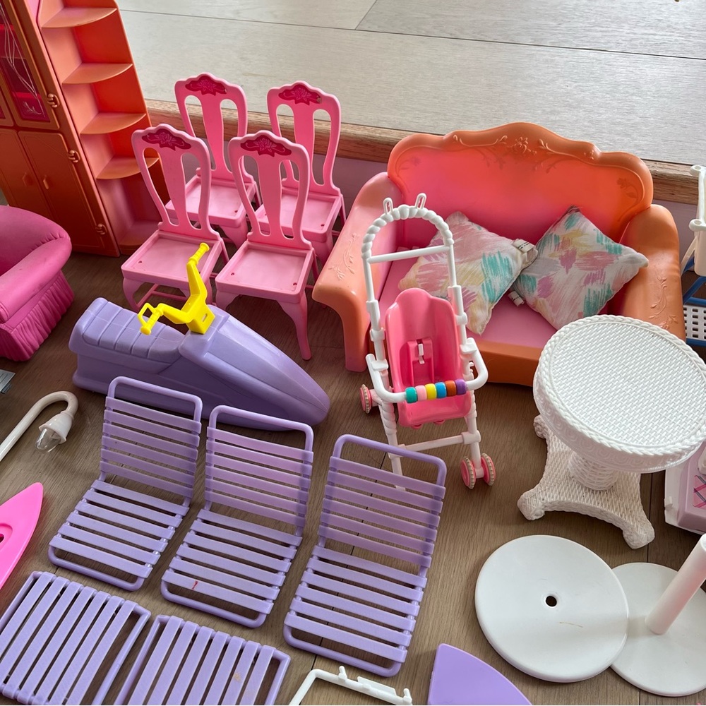 Huge lot vintage Barbie furniture/spare parts - Picture 5 of 11